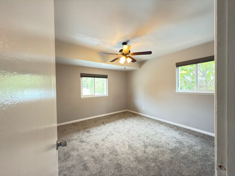 Building Photo - 8151 Beaver Lake Dr
