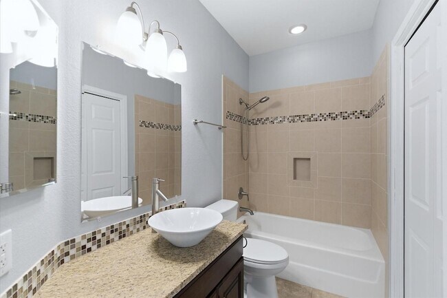 Building Photo - 4221 E Everett Dr