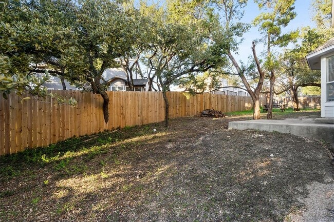 Building Photo - 803 Cashew Ln