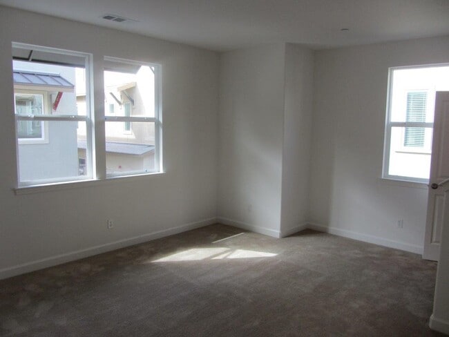 Building Photo - 2Bed/2.5Bath Sunnyvale Townhouse