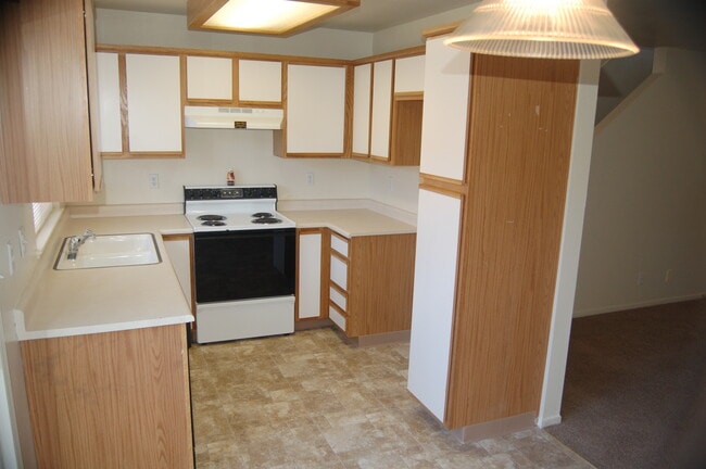 Building Photo - 410 Valley Cir