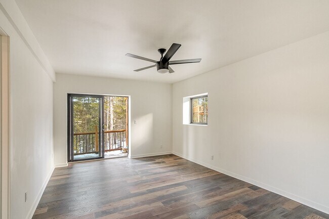 Building Photo - 148 N Aspen St