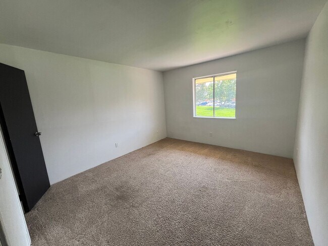 Building Photo - Charming One-Bedroom Condo with Southern E...