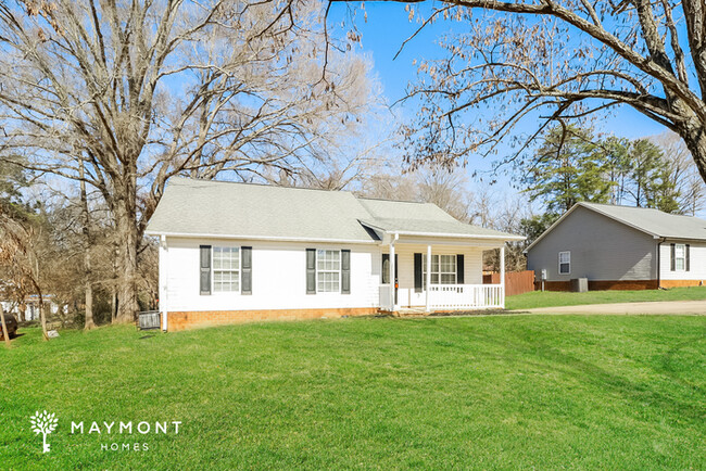 Building Photo - Charming 3-Bedroom