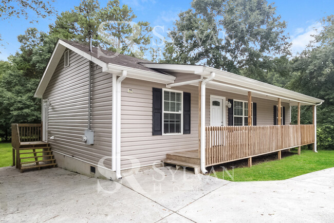 Building Photo - Enjoy the Coziness of this Darling Home