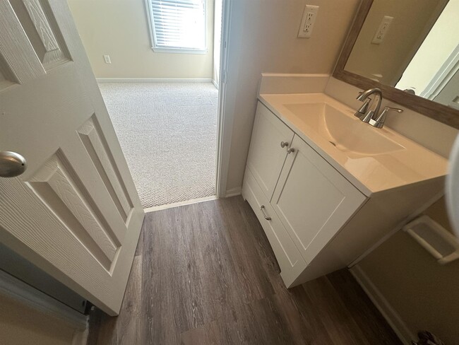 Building Photo - 8516 Shady Elm Dr