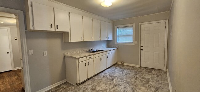 Building Photo - 1528 S Park Ave
