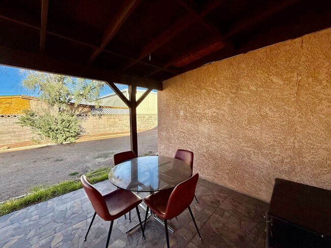 Building Photo - Fully Furnished 4-Bedroom Home in Prime Central Las Vegas Location