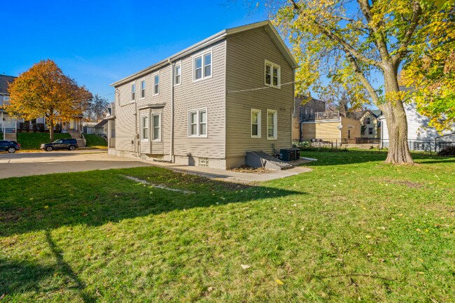 Building Photo - 2138 N Hubbard St