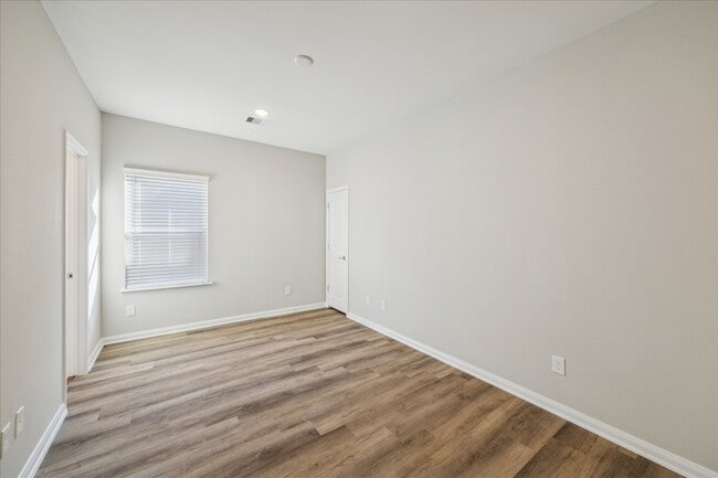 Building Photo - 8127 Esther Acres Ln