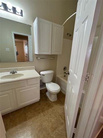 Building Photo - 7628 Hollow Forest Dr