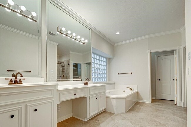 Building Photo - 2115 Foreland Dr
