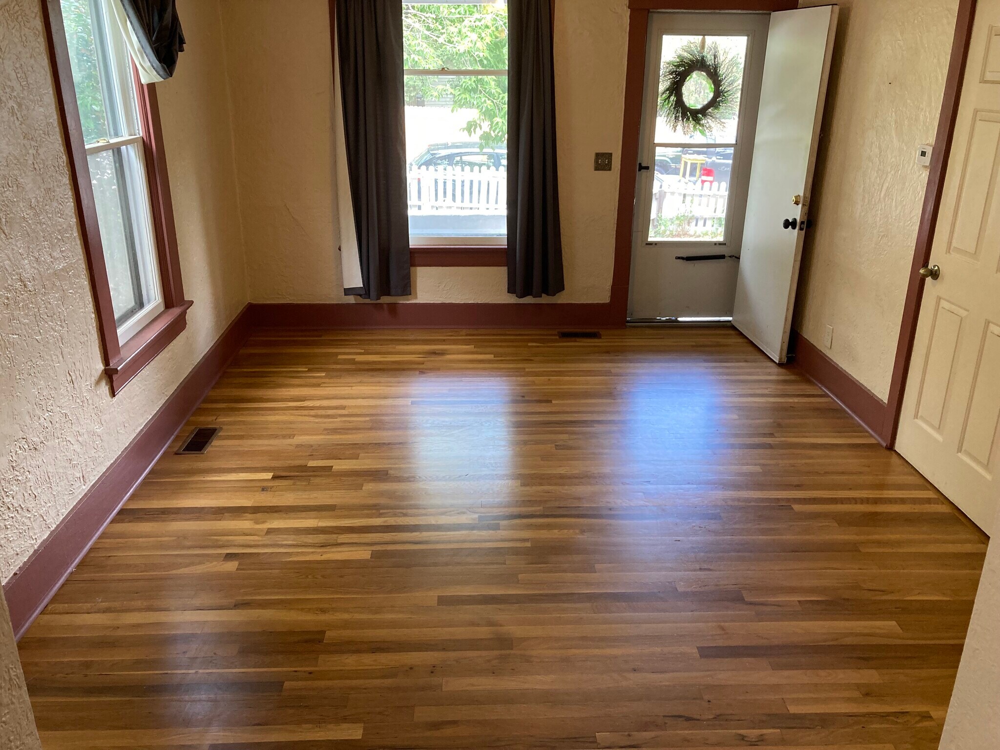 Living room (view from dining room) - 120 N Chestnut St