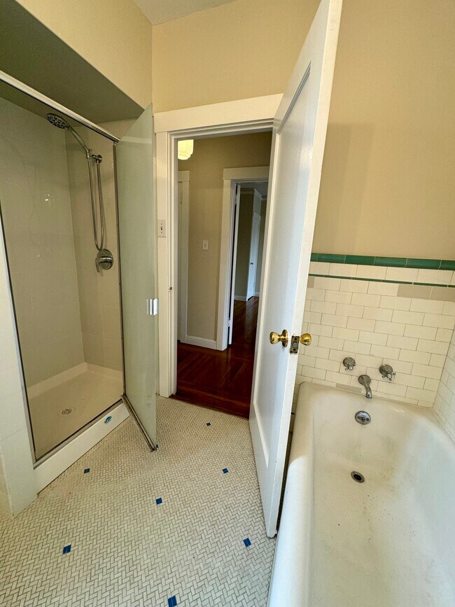 Building Photo - 2538 15th Ave