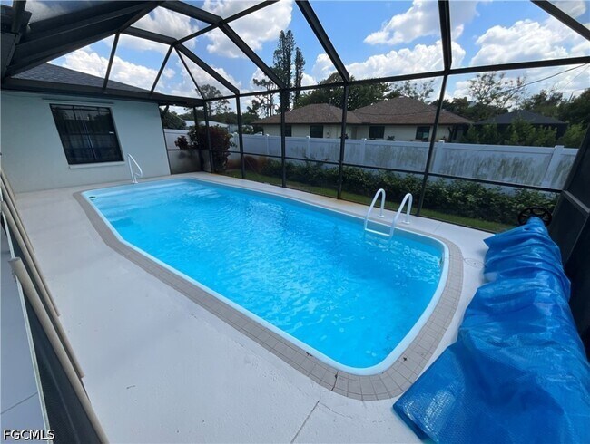 Building Photo - 20620 Pine Tree Ln