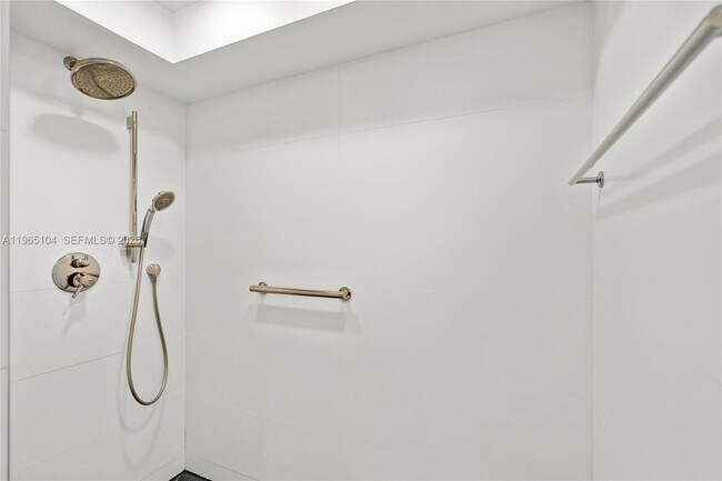 Building Photo - 5757 Collins Ave