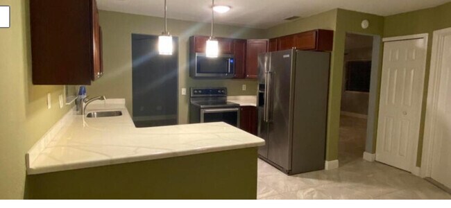 Building Photo - 613 SW Lucero Dr