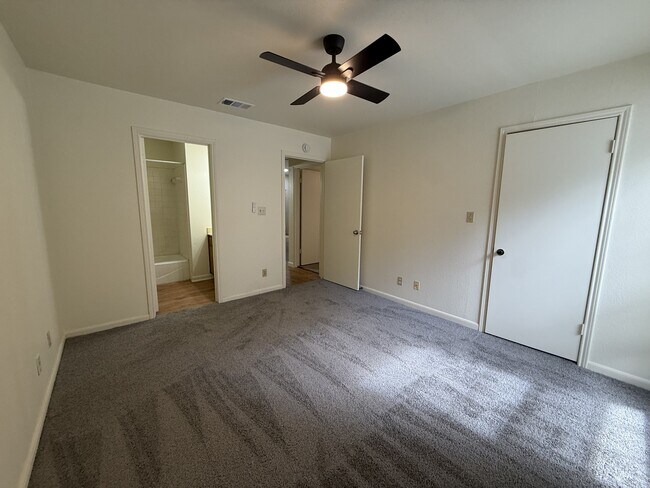 Building Photo - 2506 Howellwood Wy