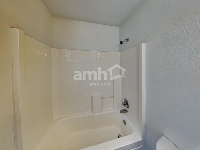 Building Photo - 10633 W Piccadilly Rd