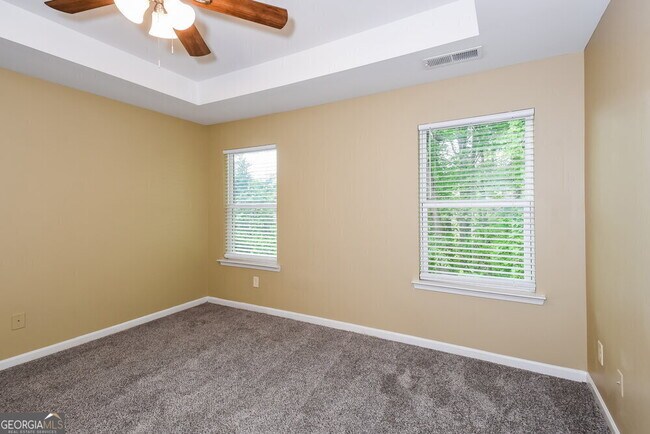 Building Photo - 526 Hill Crest Cir