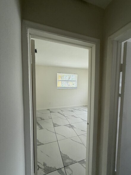 Building Photo - 2851 NW 15th Ct