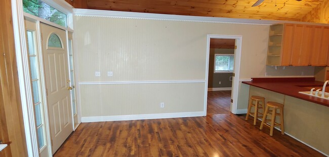 living room - 3582 Northridge Rd