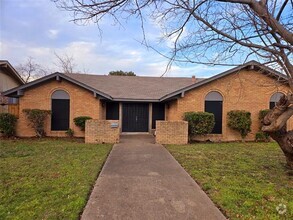 Building Photo - 1909 Dolores Way