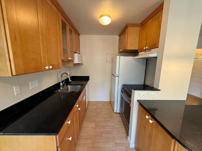 Primary Photo - 225 Massol Ave