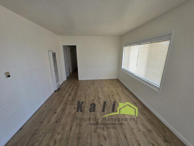 Building Photo - 2141 Flintridge Dr
