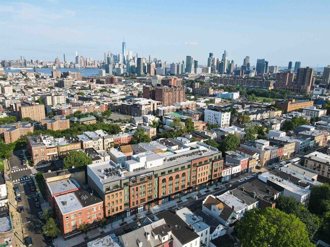 Building Photo - 418 Palisade Ave