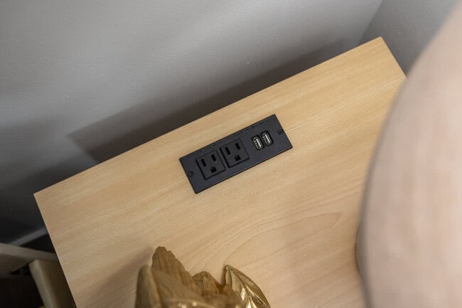 Building Photo - 1676 Raynell Way