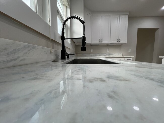 Building Photo - Gorgeous Craftsman available Now