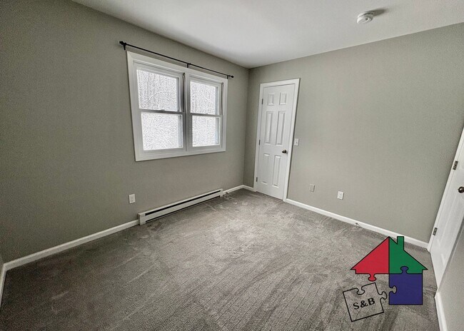 Building Photo - Modern 3 Bedroom 2.5 Bathroom Shelburne Apartment!