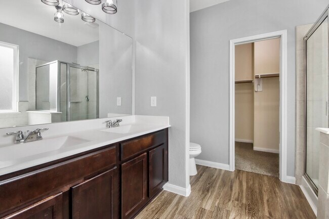 Building Photo - 2335 Spring Hollow Dr