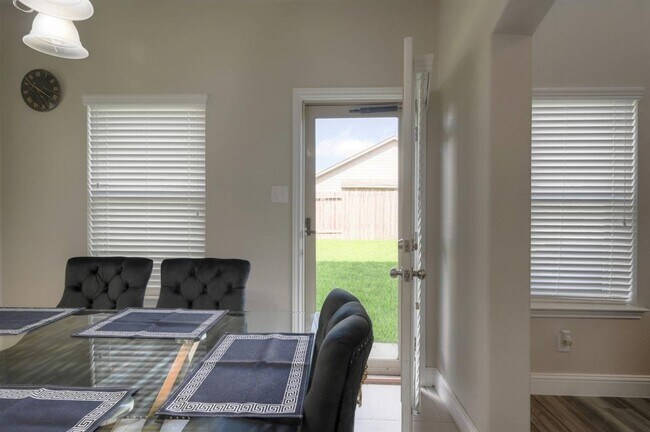 Building Photo - 5555 Casa Martin Dr