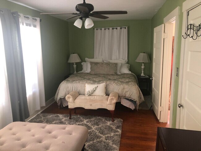 Building Photo - 425 El Vedado