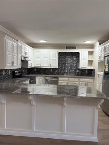 Building Photo - 558 Ridgemont Dr