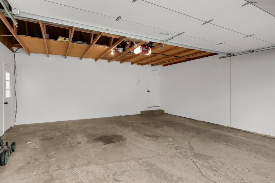 Garage - 2808 Aglen St