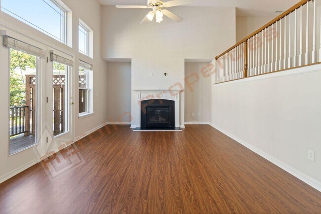 Building Photo - No Carpet! Beautiful 3-Story Townhome with...