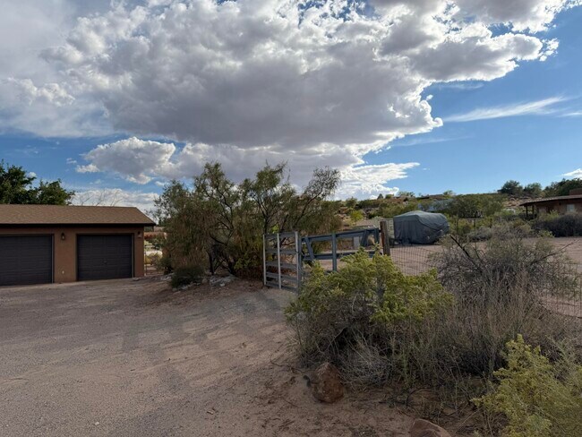 Building Photo - 675 Camino Arco Iris