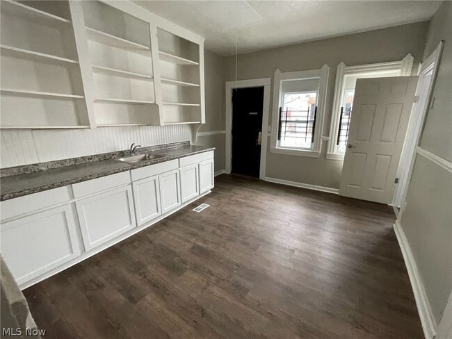 Building Photo - 3547 W 50th St