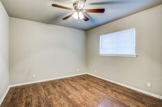 Building Photo - 3825 Camelot St