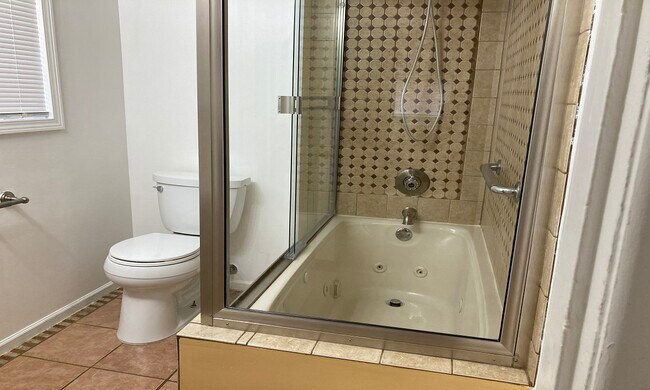 Building Photo - 7235 SE Clatsop St