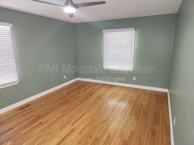 Building Photo - 1220 Woodmont Dr