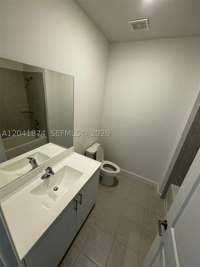 Building Photo - 285 SW 159th Dr