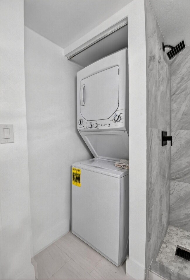 Building Photo - 7101 Golf Colony Ct