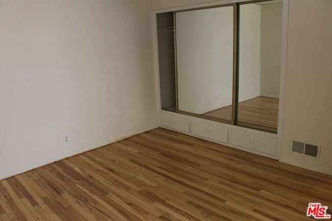 Building Photo - 1606 Glendon Ave