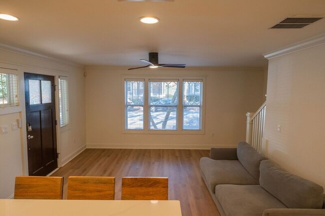 Building Photo - 490 S Barnett Shoals Rd