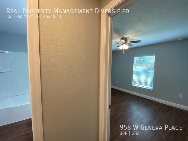 Building Photo - 958 W Geneva Pl