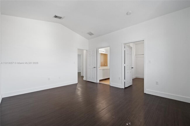 Building Photo - 1180 NE 41st Ave